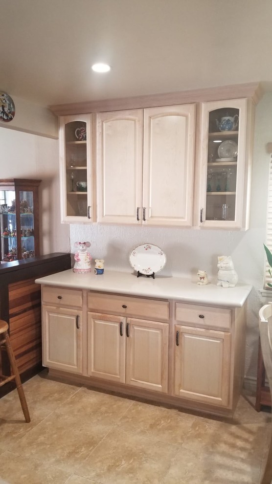 Thousand Oaks,- Kitchen