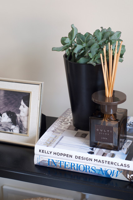 Neutral layered drawing-room transitional