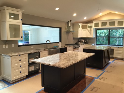 Florida Kitchen Backsplash The Cabinets Are Ben Moore Dove White And Walls Benjamin 1543 Plymouth Rock Which Is A Taupe Color