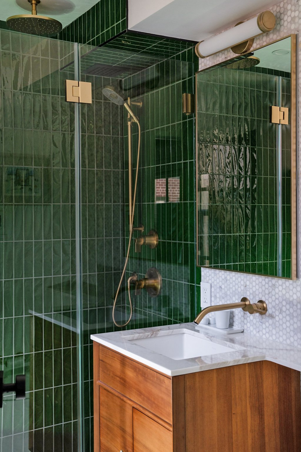 75 grüne mid-century badezimmer ideen & bilder - august 2025