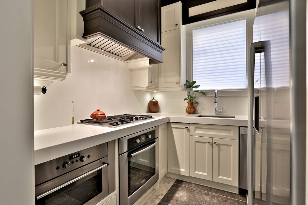 Transitional kitchen photo in Toronto