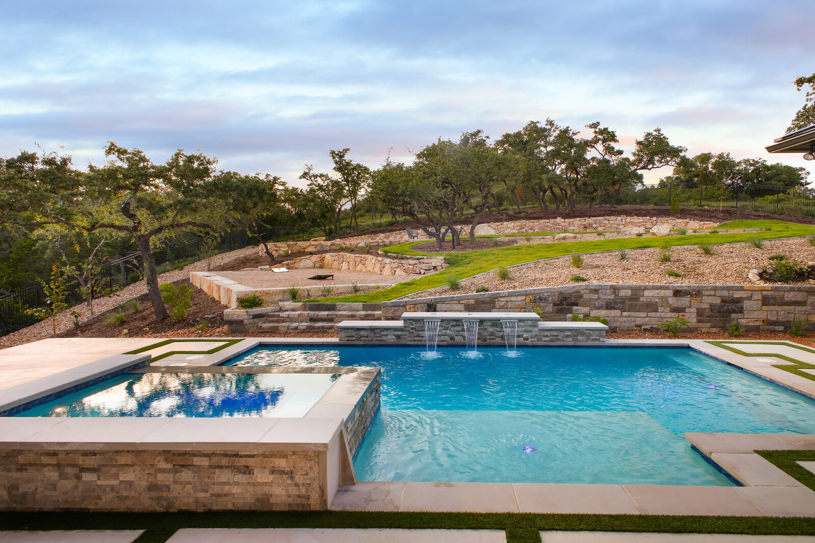 Modern: 4,950 ft², 4 BR/4 BA/2 ST home