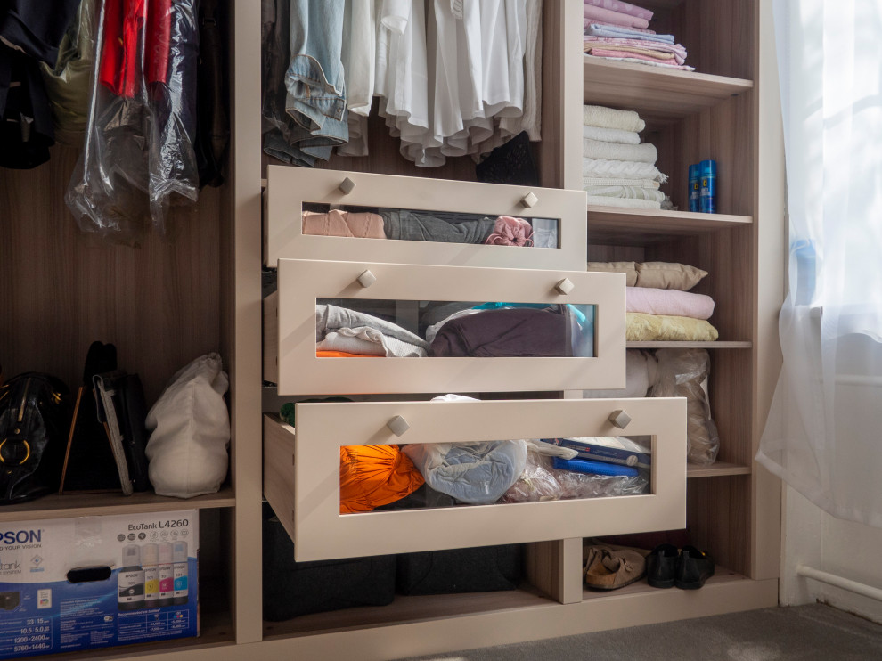 Функциональная гардеробная в современном стиле