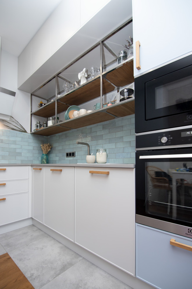 Светлая кухня в неоклассическом стиле