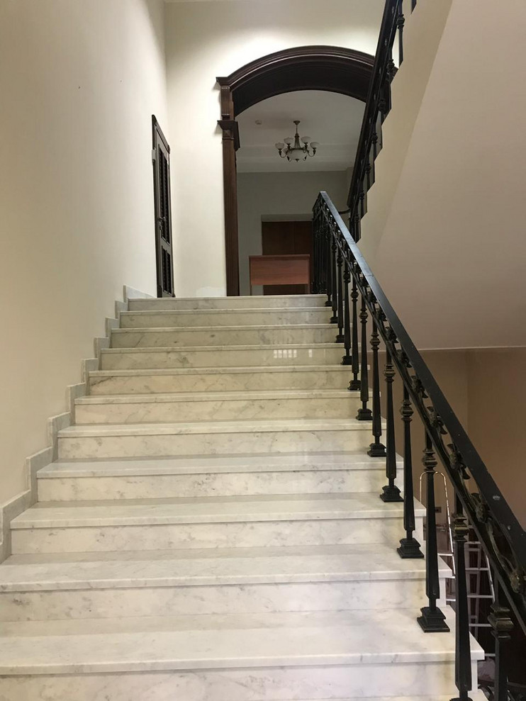 Лестницы из белого мрамора Коелга