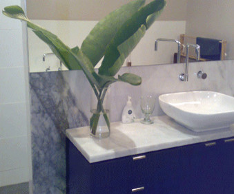 Design ideas for a contemporary bathroom in Melbourne.