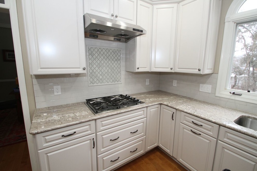 Kitchen - transitional kitchen idea in DC Metro