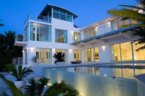 Example of a transitional pool design in Miami