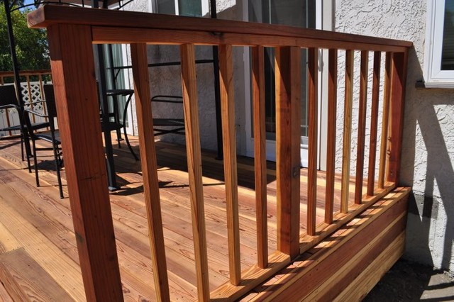 Redwood deck contemporaneo-patio