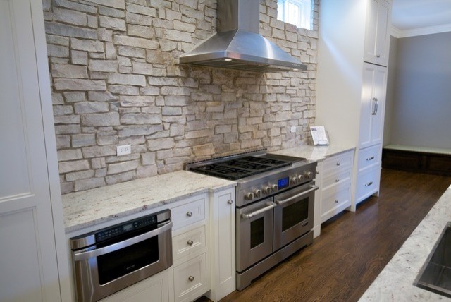 Example of a transitional kitchen design in Chicago