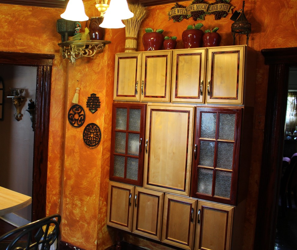Inspiration for a rustic kitchen remodel in New York