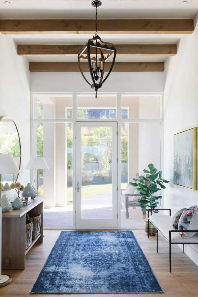 Example of a transitional entryway design in Austin