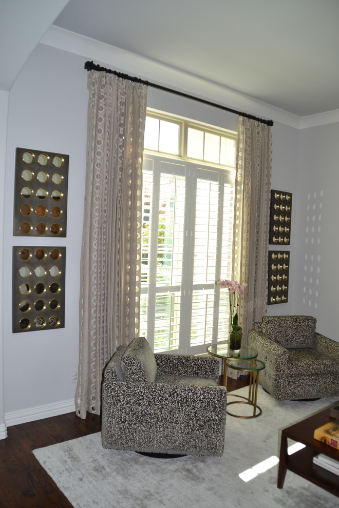 Example of a transitional home design design in Dallas