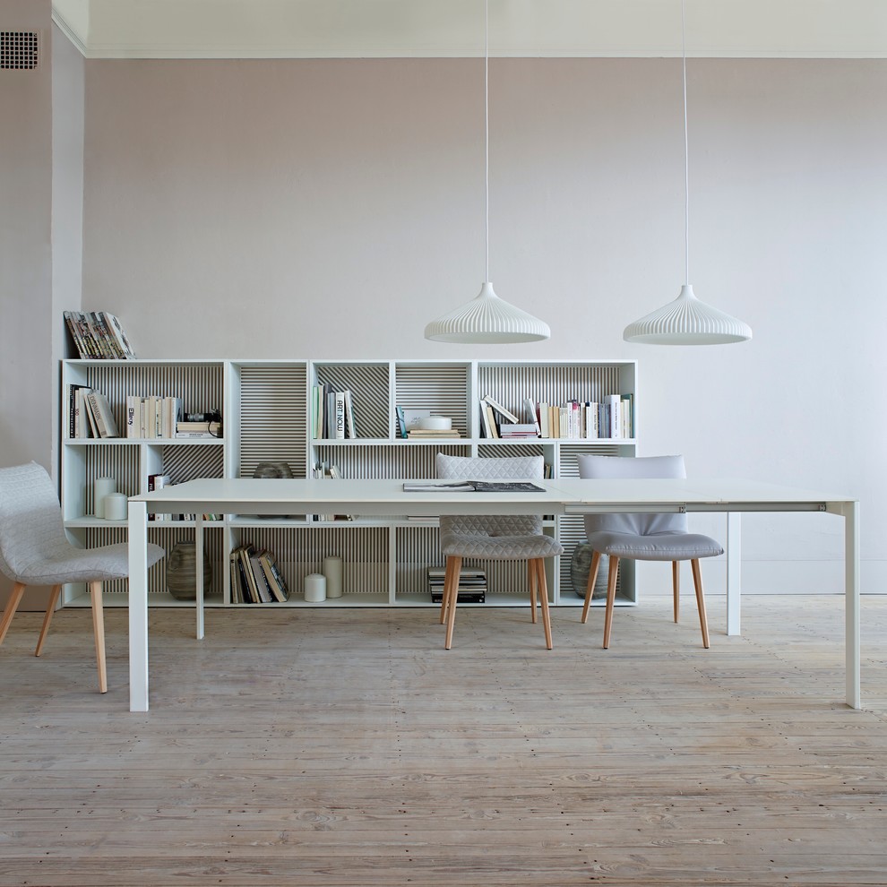 Inspiration for a large contemporary dining room in Lyon with grey walls and light hardwood floors.