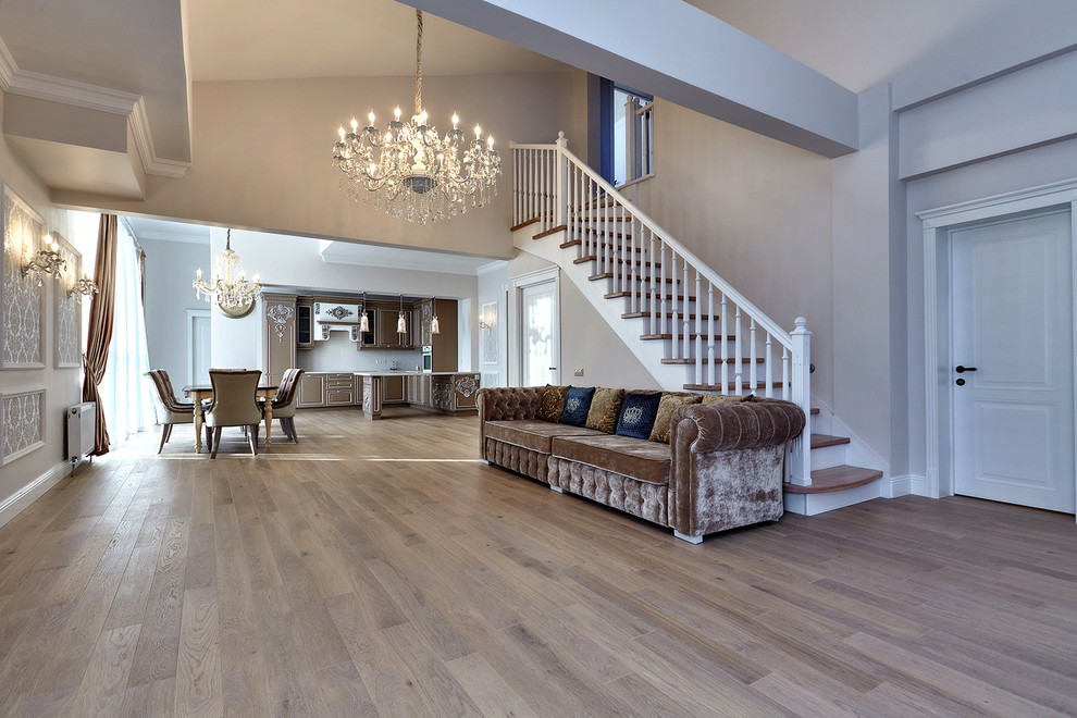 033 Квартира  в высотном доме с выходом на крышу.