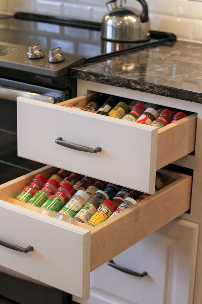 Eat-in kitchen - large traditional u-shaped vinyl floor and brown floor eat-in kitchen idea with an undermount sink, raised-panel cabinets, white cabinets, quartz countertops, beige backsplash, subway tile backsplash, stainless steel appliances, a peninsula and brown countertops
