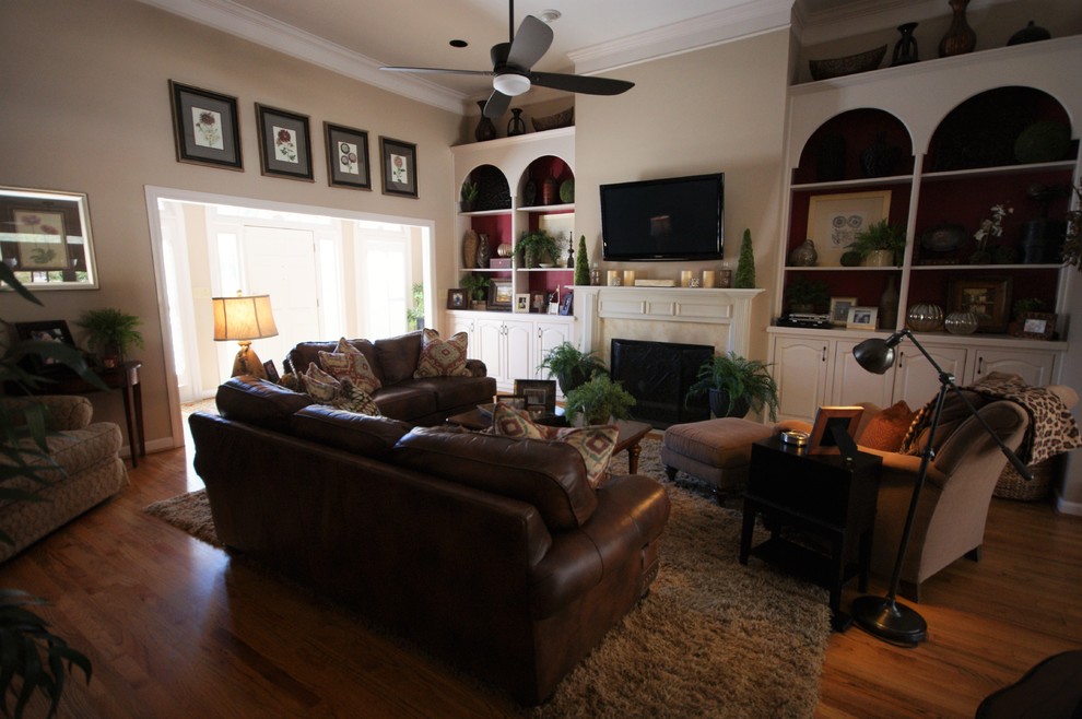 Example of a large transitional home design design in Atlanta
