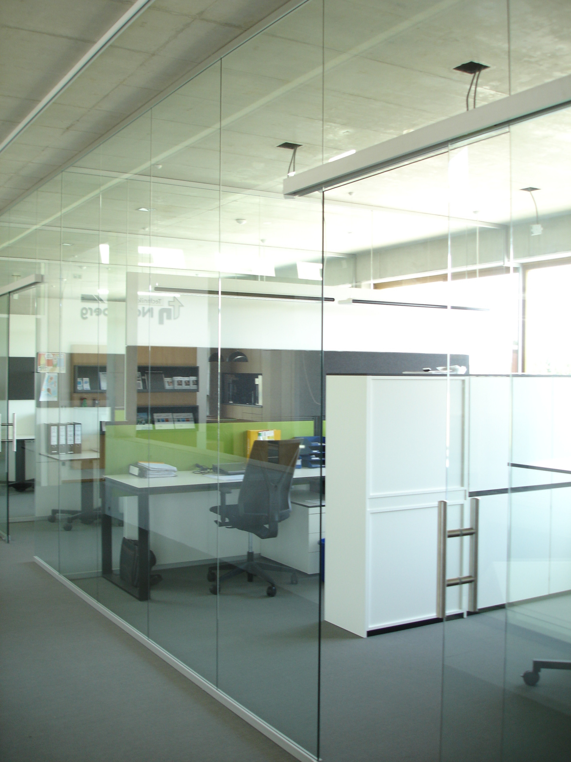 Natelberg Showroom Bad Sanitär Heizung Büro Planung Präsentation Neubau Ausstellung Interior Design NRW Krefeld Rhauderfehn Architektur Innenarchitektur Gestaltung Vaillant Dornbracht Gebäudetechnik