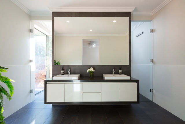 HILLS HOUSE trendy-badevaerelse