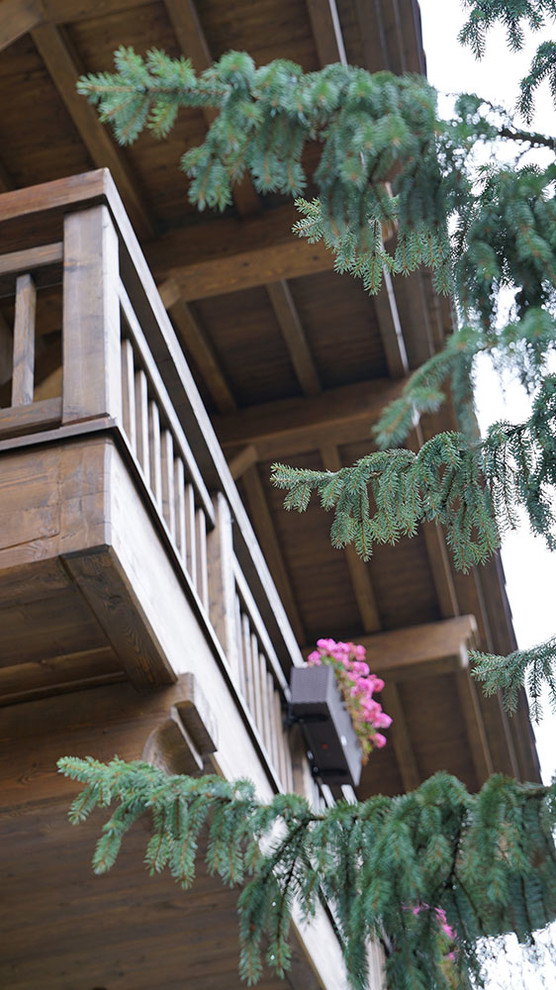 Mid-sized country balcony in Moscow with wood railing, a vertical garden and a roof extension.