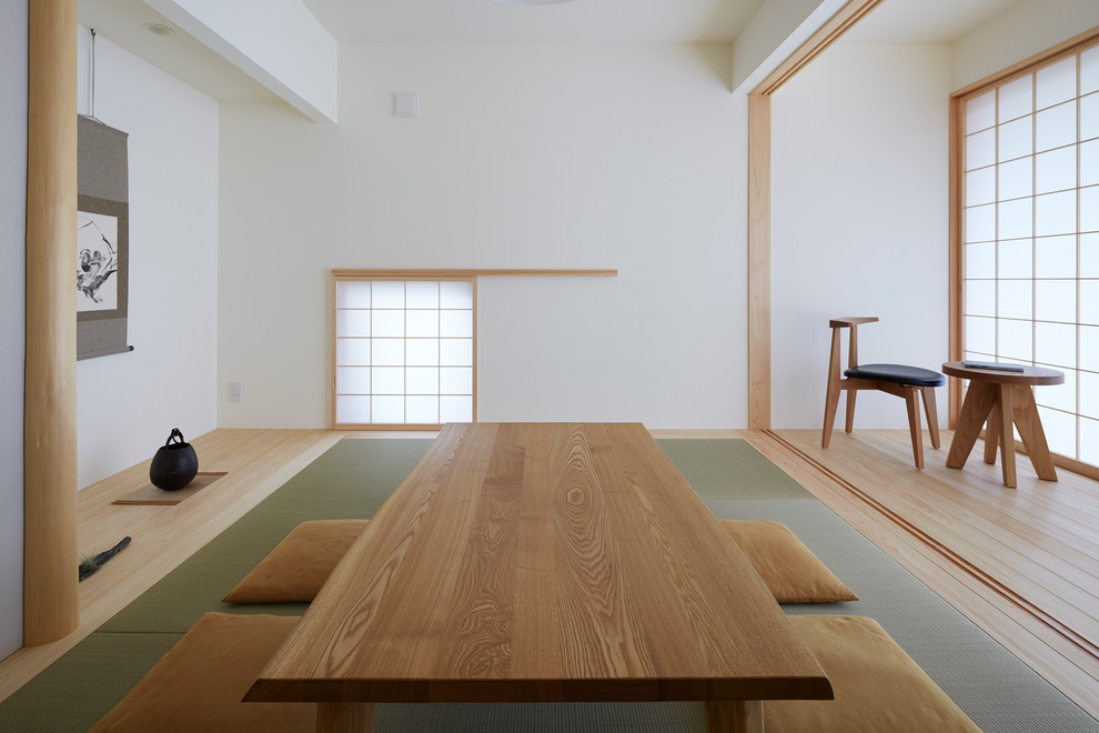 Inspiration for a family room in Tokyo Suburbs.