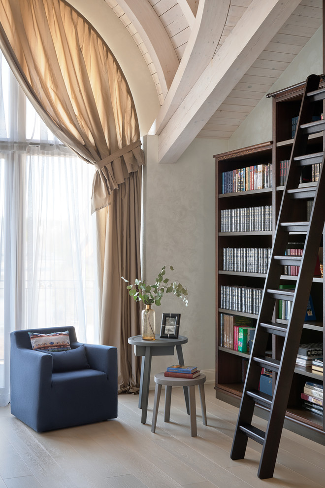 Большой загородный дом