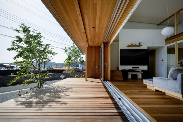 ウッドデッキ japones-moderno-terraza-y-balcon