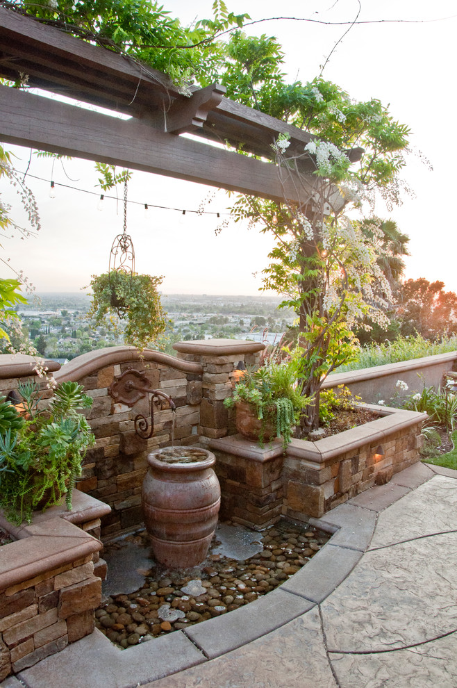 Home design - mid-sized rustic home design idea in Orange County