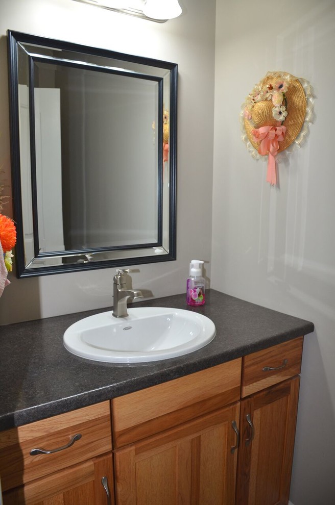 Home design - small rustic vinyl floor home design idea in Toronto with shaker cabinets, light wood cabinets, a drop-in sink and laminate countertops