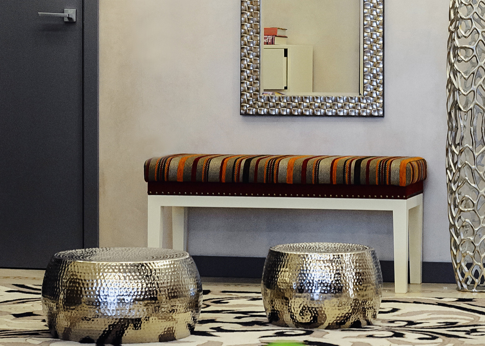 Ре-декорирование холла