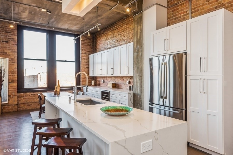 Inspiration for a transitional kitchen remodel in Chicago