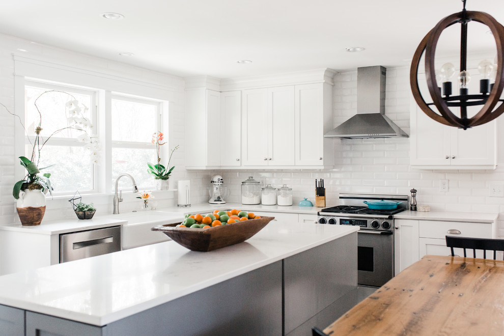 Design ideas for a contemporary u-shaped kitchen in Charleston with a farmhouse sink, shaker cabinets, grey cabinets, white splashback, ceramic splashback, stainless steel appliances and with island.