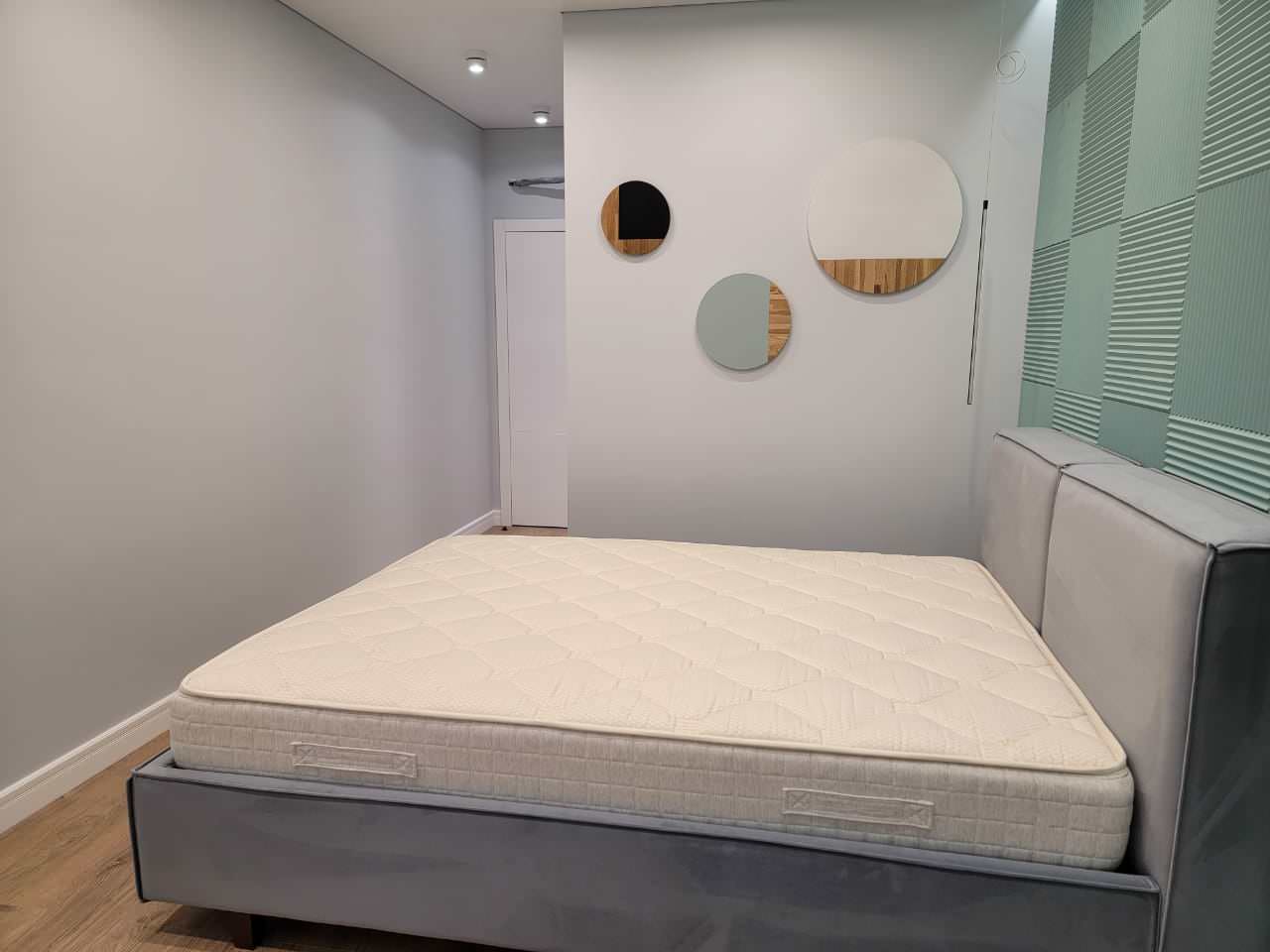 Квартира для молодой пары и их котиков