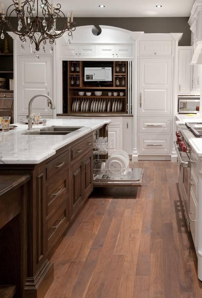 This is an example of a large traditional kitchen in Vancouver.