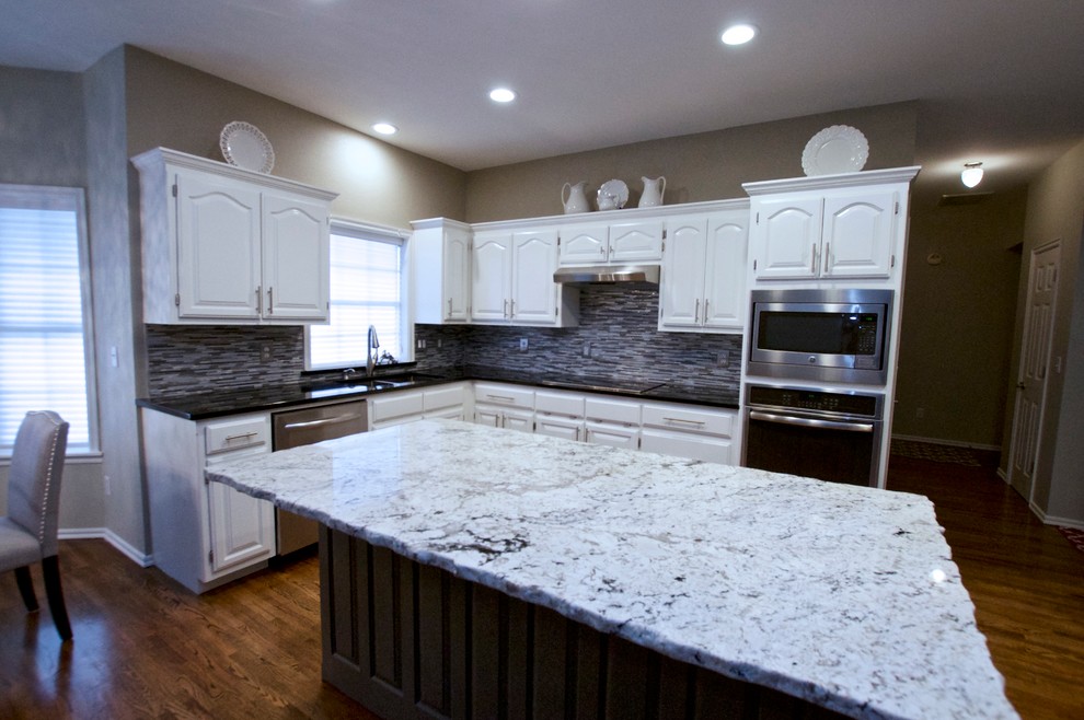 Inspiration for a large transitional kitchen remodel