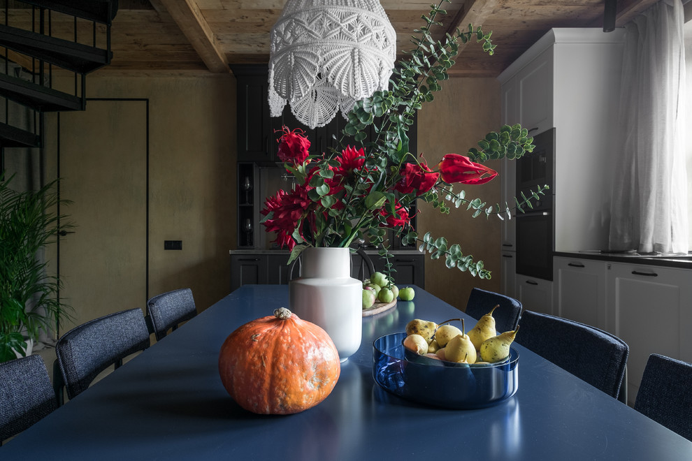 Кухня-гостиная в сланце и кружевах