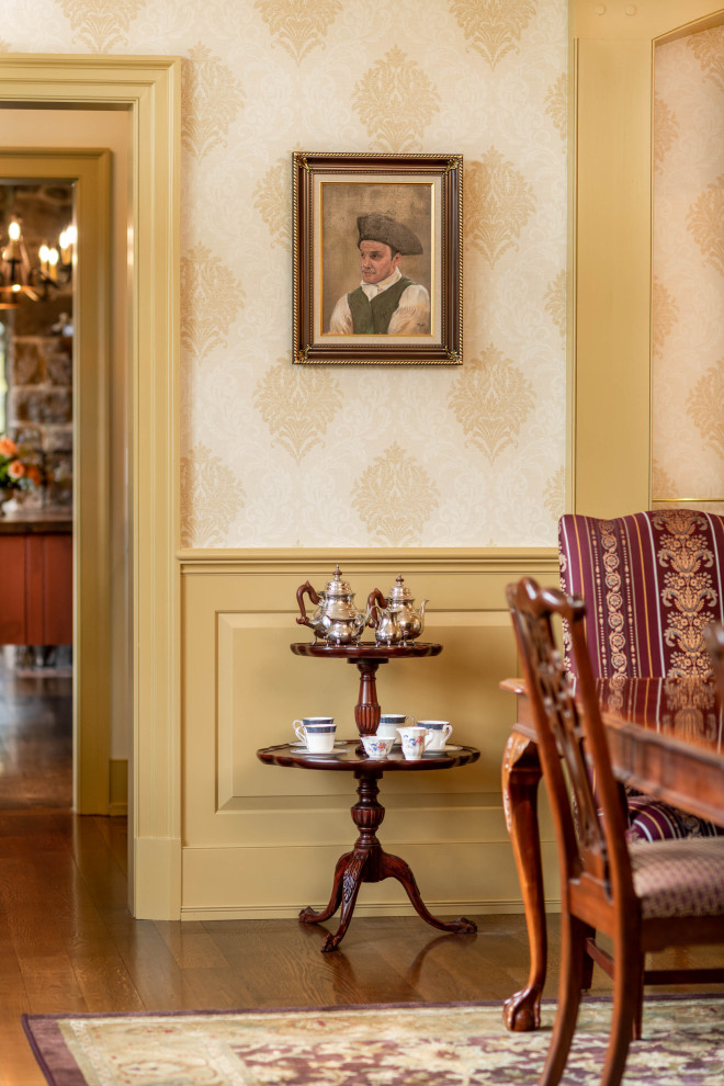 Inspiration for a farmhouse dining room remodel in Wilmington