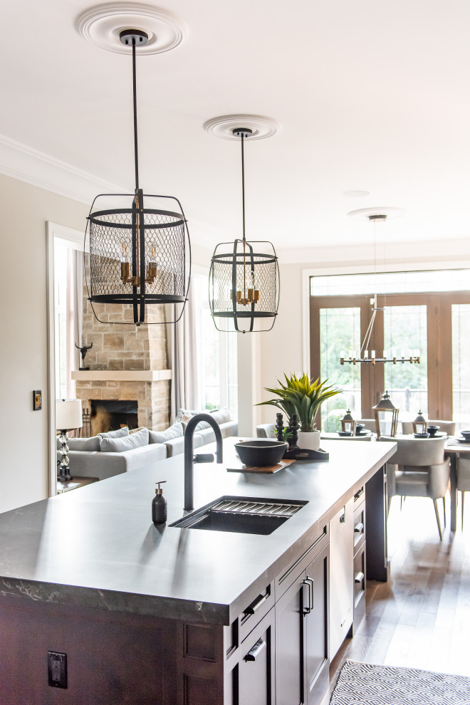 Example of a transitional home design design in Toronto