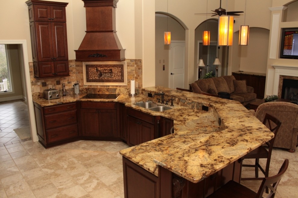 Transitional home design photo in Nashville