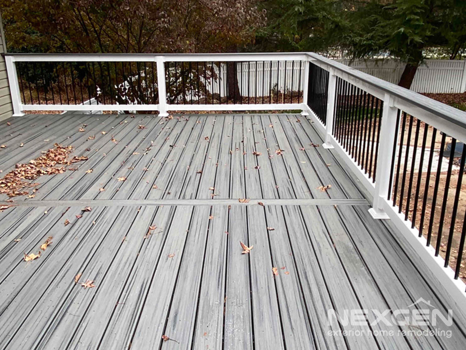 Inspiration for a large traditional deck in Other.