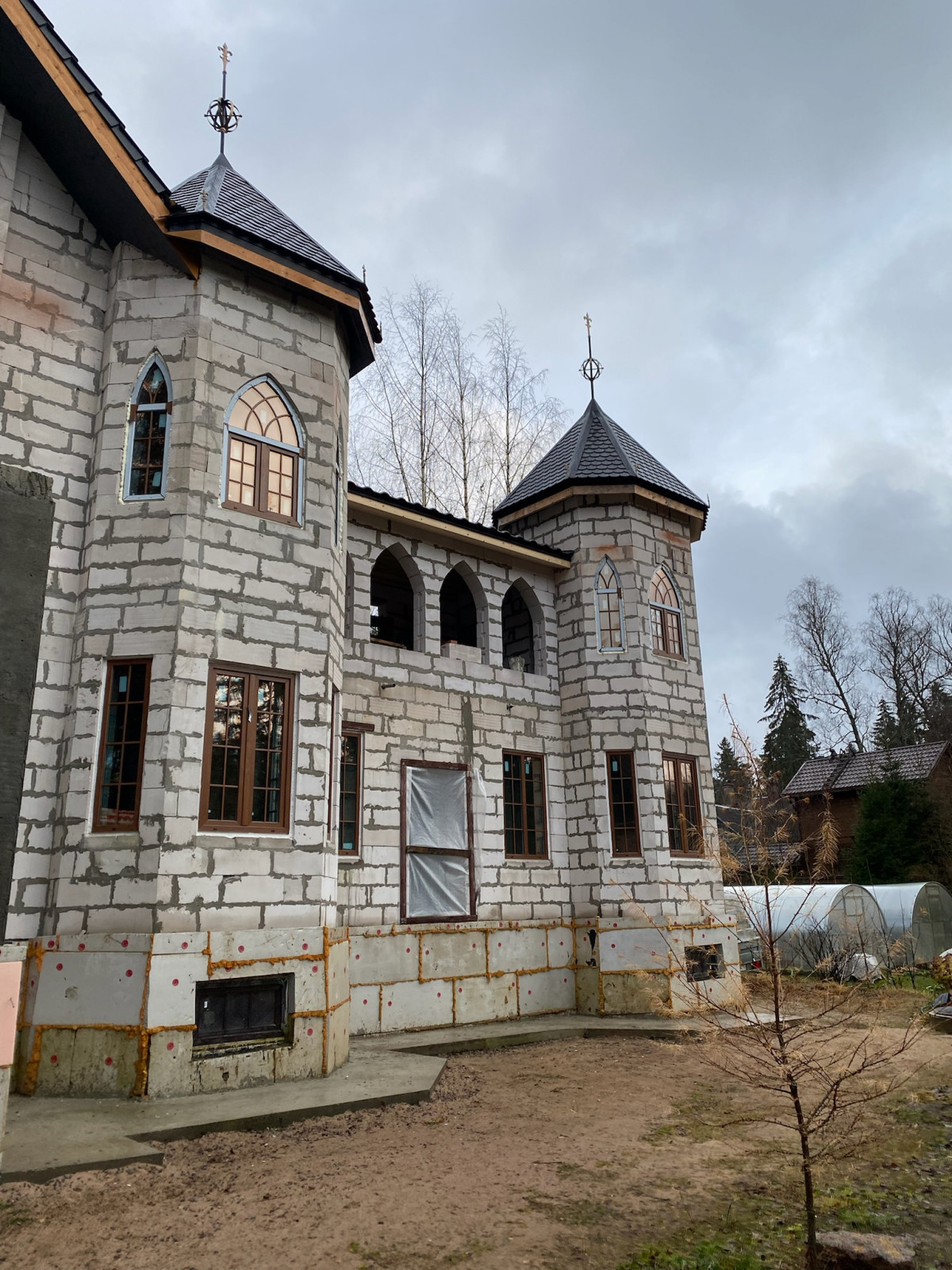 Дом в готическом стиле