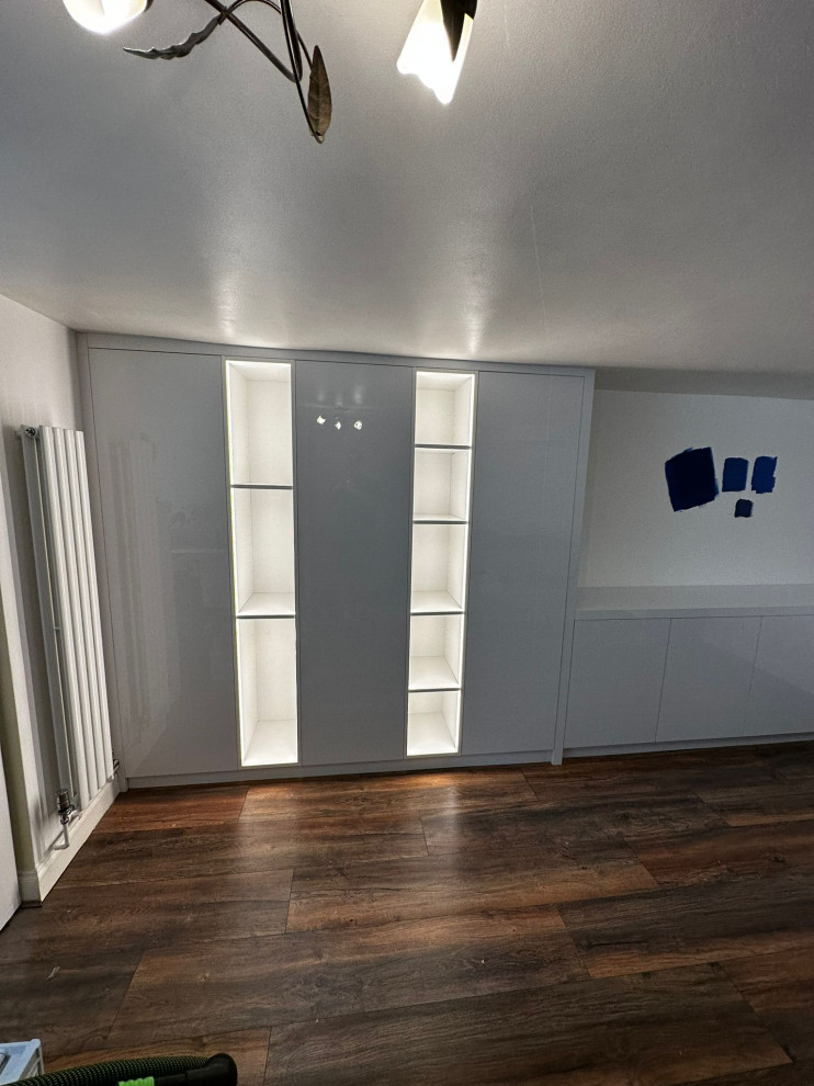Sleek gloss white units