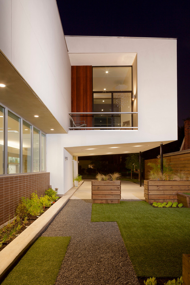 Photo of a modern two-storey exterior in Houston.