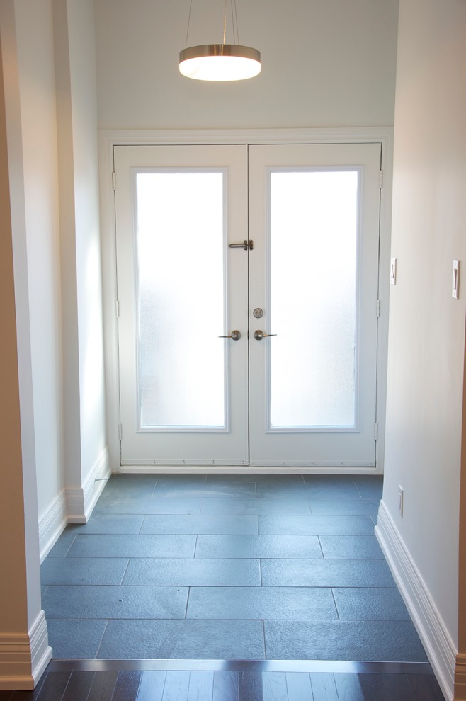 This is an example of a contemporary entryway in Toronto.