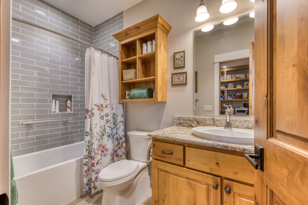 Bathroom - rustic bathroom idea