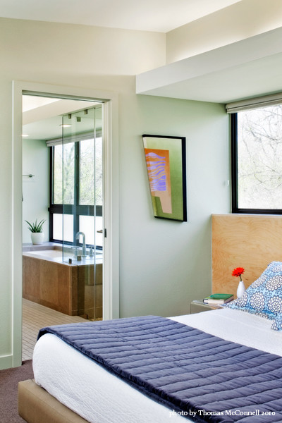 Silver Agave House modern-schlafzimmer