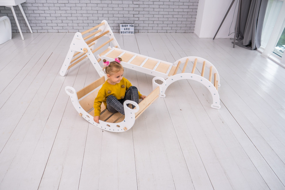 Idéer för att renovera ett litet skandinaviskt könsneutralt småbarnsrum kombinerat med lekrum