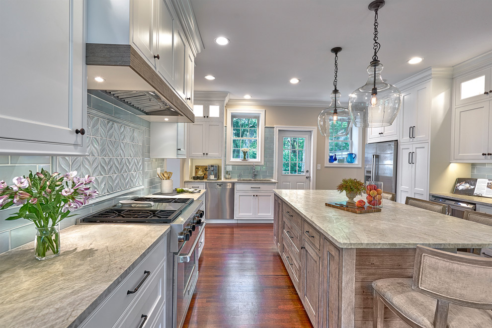 Transitional kitchen photo in Chicago