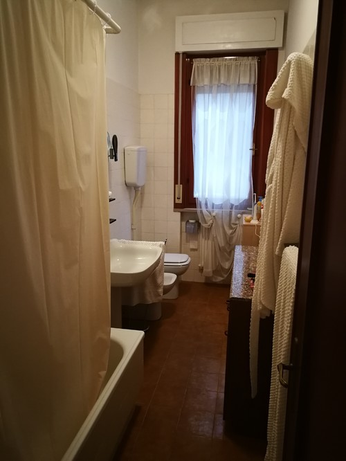 Ristrutturazione bagno principale con doccia e lavatrice L attua chi ristruttura un azienda