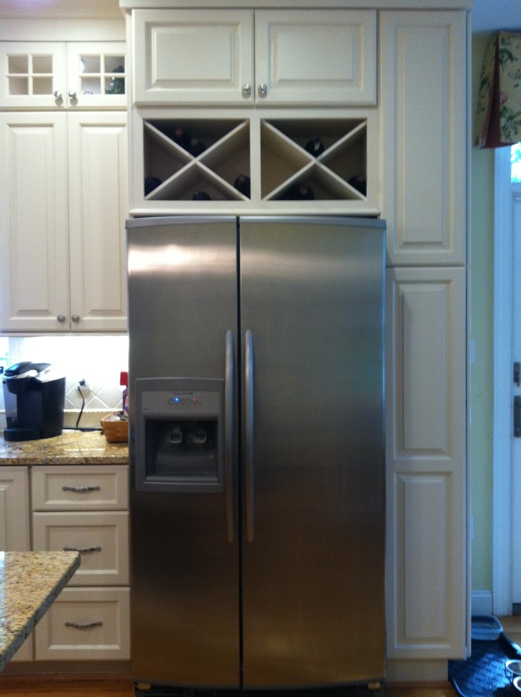 Kitchen - kitchen idea in Chicago